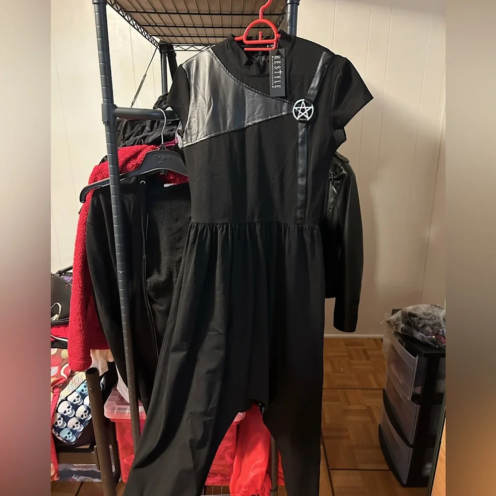 Restyle Gothic Pentagram Asymmetrical Black Dress - Picture 3 of 4